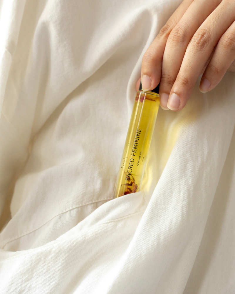 SACRED FEMININE (Perfume Oil)